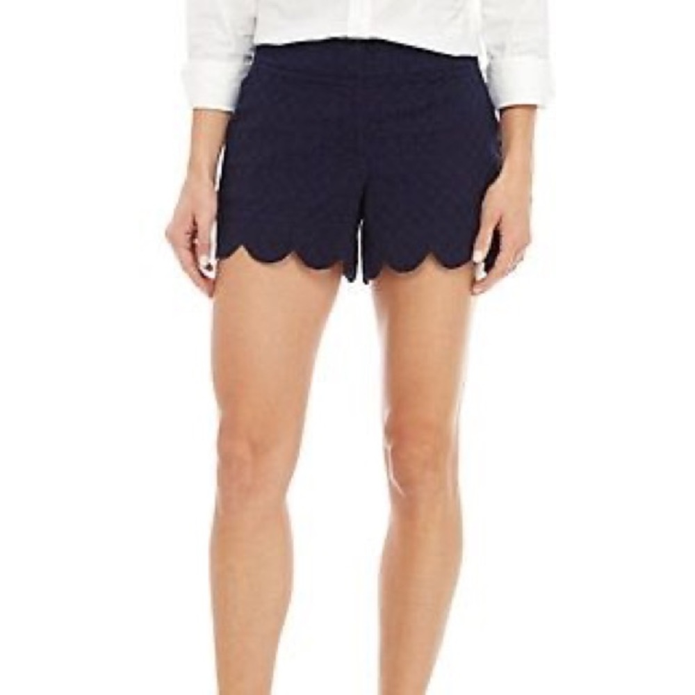 Crown & Ivy PETITE scalloped shorts 4” inseam